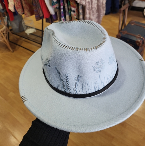Handburned women's felt hat custom dandelion flower light blue - Picture 2 of 3